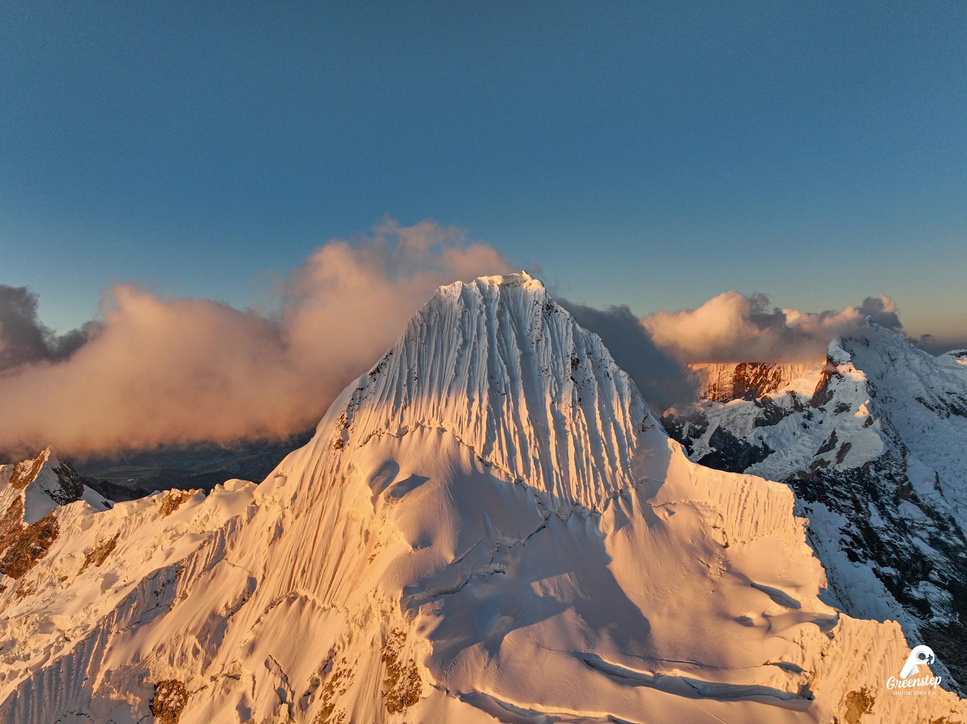 Alpamayo al atardecer