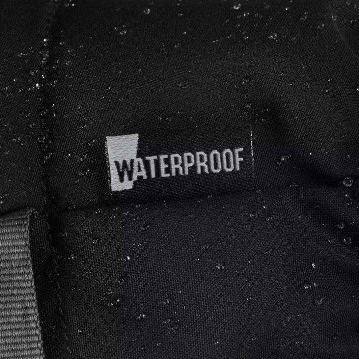 Guantes Decathlon, etiqueta Waterproof con gotas de agua