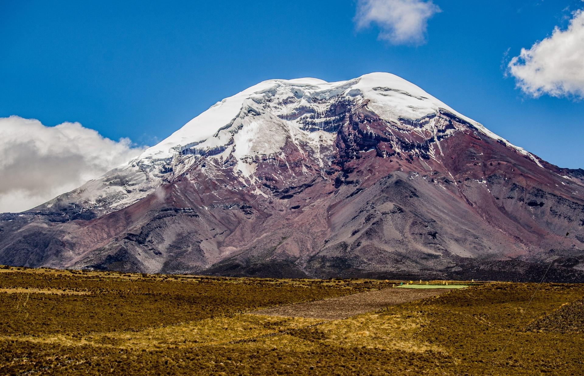 Volcán nevado de los Andes ecuatorianos